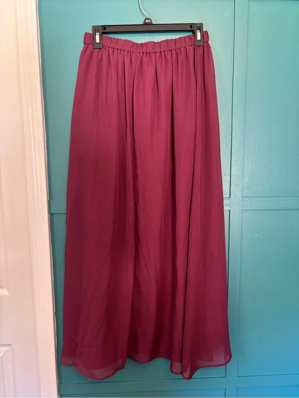 Old Navy Flowing Maxi Skirt in Deep Rose Size Medium